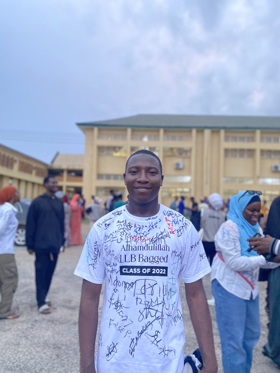 bilal_sola's tweet image. Alhamdulilah 🤲 I signed out from the faculty of law. ❤️
