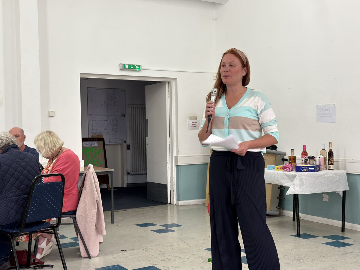 PegasusPrince2's tweet photo. The Gosport Race Night Fund Raiser with our Ocean Chair @cllrzoehuggins and the brilliant @cj_dinenage was a great night out for team #Pompey
#BuildingTheTeam https://t.co/levPnNUrR8