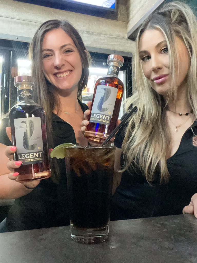 paddykellys's tweet photo. 🥃 TGIF! Happy Friday! Legent Bourbon is in the house 7-9 Tonight with Free tastings &amp; giveaways! ⚾️ Sox/Royals @8! 🎵 Open till 1am &amp; Full Kitchen till 12:30am 🌚 #legentbourbon #bostondrinks #tgif https://t.co/kfMtSoOlq0