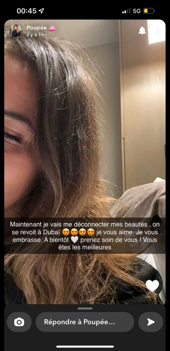 Lan05075046's tweet photo. Regardez juste la ponctuation, les espaces de virgules, la façon d'écrire. Même auteur ? Comme par hasard... ca suit d'une pause snap...Wake up. Boycottez là ! https://t.co/dHSLe6kv3l