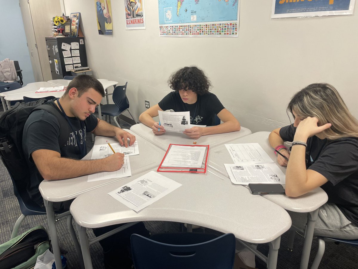 MrsRicoMoore's tweet photo. Historical thinking in action! @HumbleISD_KHS US History Ss gather evidence from mult. perspectives to use in CER writing. Hilarious to see how Ss react differently when they catch me taking pictures. 🤣 #ThinkingLikeAHistorian @humble_SocSt https://t.co/uwXrNMgvkW