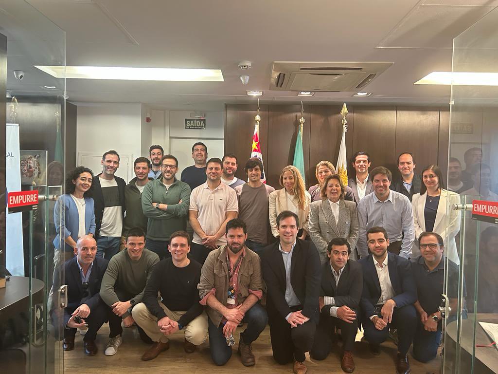 <a href="/cubo_network/">Cubo Itaú</a> <a href="/Marvik_AI/">Marvik</a> <a href="/OkaraTech/">OKARATech</a> <a href="/codiversitytech/">Codiversity</a> <a href="/Soy_Delivery/">SoyDelivery</a> <a href="/FlipandoAI/">Flipando</a> <a href="/wearebinco/">Binco</a> <a href="/brokerware/">Brokerware</a> <a href="/GODOWORKS/">GODOWORKS</a> <a href="/WILD_Fi/">WILD FI</a> <a href="/ItauUruguay/">Itaú Uruguay</a> <a href="/CutiUy/">Cuti</a> Terminamos la semana en el Consulado General del Uruguay en San Pablo, en una sesión de intercambio con diferentes organizaciones sobre cómo instalarse en Brasil. Gracias a la Cónsul General Emb. Marta Echarte y su equipo por recibirnos. @MRREE_Uruguay <a href="/CutiUy/">Cuti</a> <a href="/ItauUruguay/">Itaú Uruguay</a>