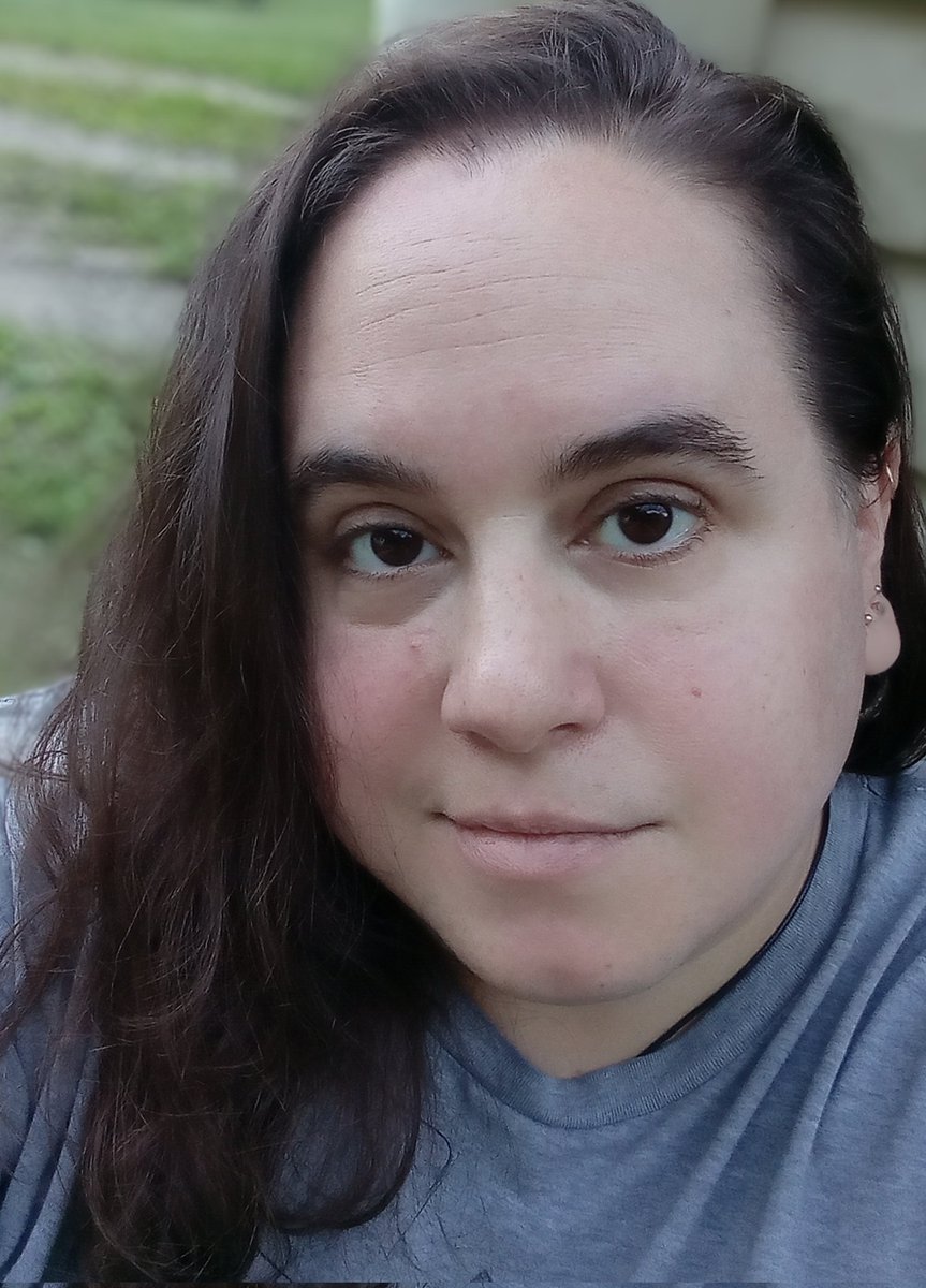 BeccaBesser's tweet image. Yes, I am as tired as I look. 🤣

My hair is going out nicely again, though.

#justme #nofliter #selfie