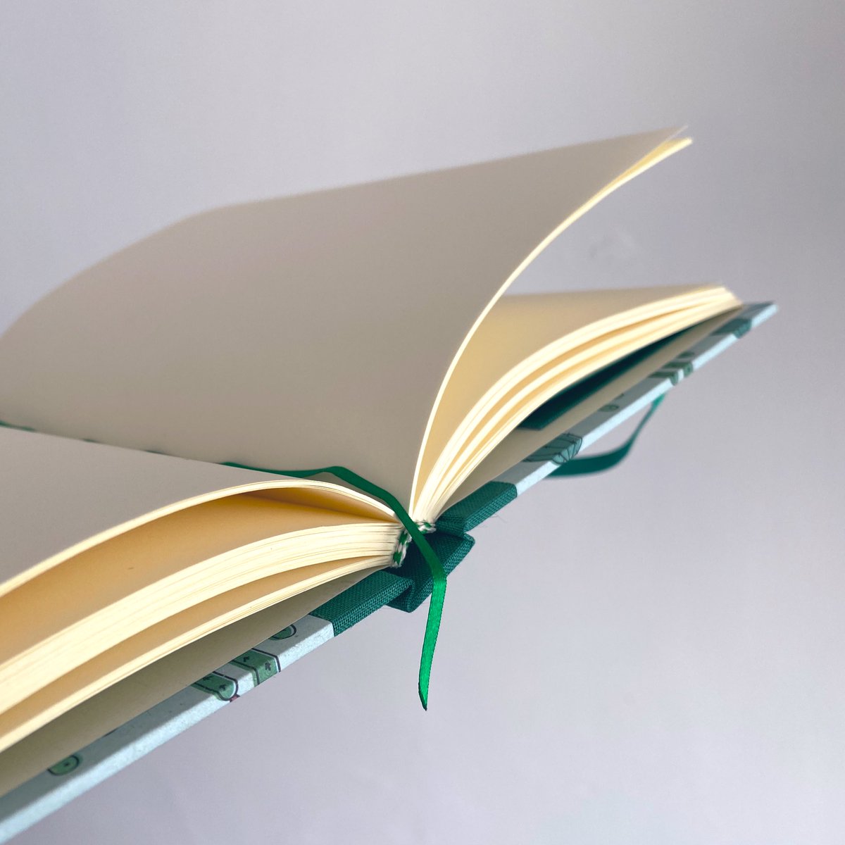 avalanchabook's tweet photo. Bonito viernes. 📚 https://t.co/WRXdoFzyvc