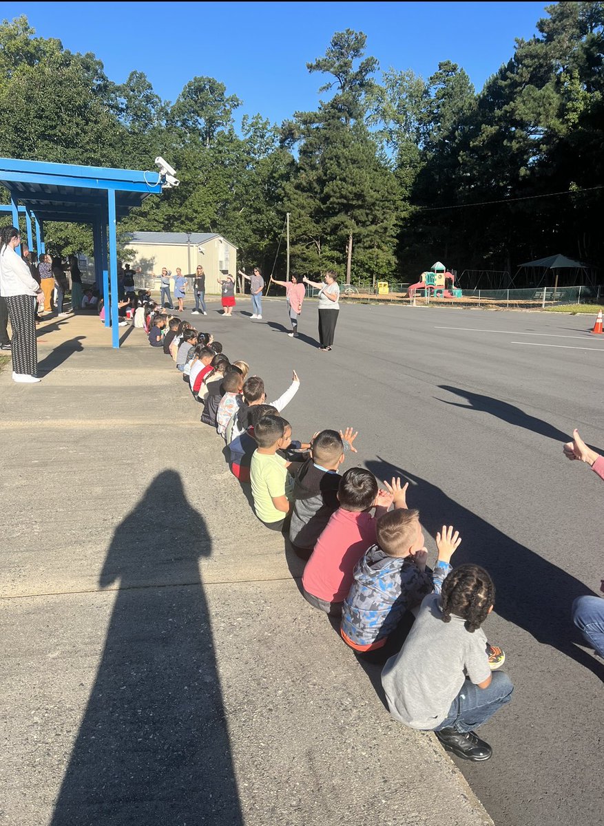 VictoriaPavon98's tweet photo. It’s always an exciting day when you get to jump out of the back of the bus!! We had a great first day all together  in Kindergarten! #SCEBulldogs  #OneChatham https://t.co/9npIzMI6Ko