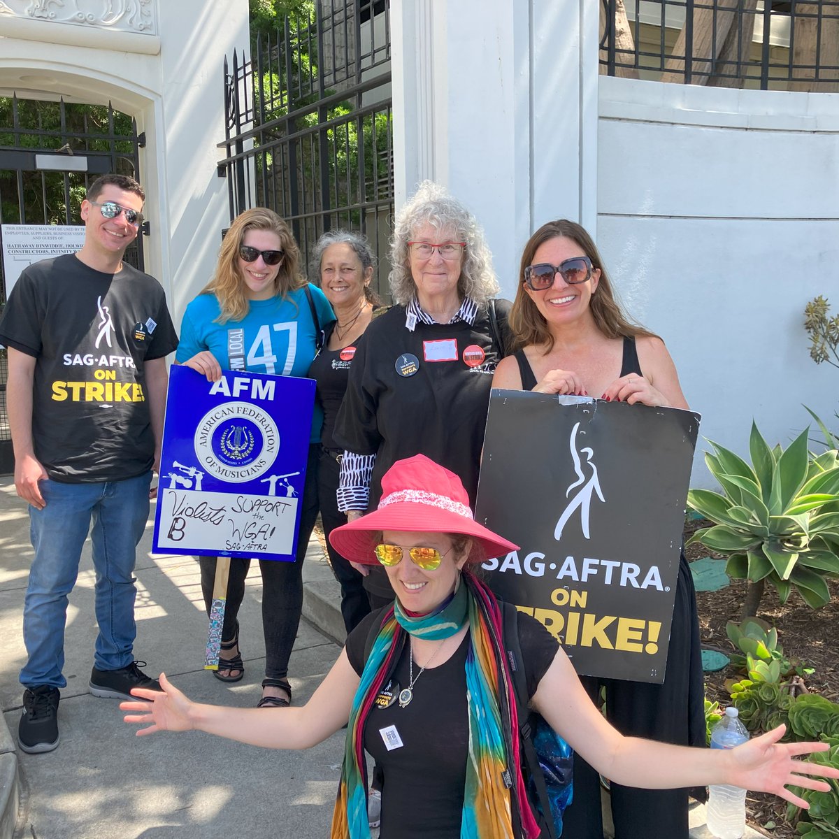 AFMLocal47's tweet photo. Yesterday @the_afm members from #AFM47 Los Angeles, Local 325 San Diego and @local_7 Orange County brought the music to Sony Studios in #solidarity with writers and actors on strike 🎶

#wgastrike #wgastrong #sagaftrastrike #sagaftrastrong #unionstrong #1u #payupAMPTP https://t.co/kW4NA6FToD