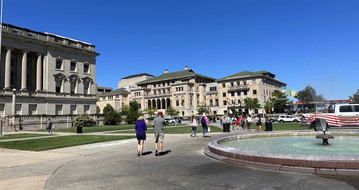 nimrobotics's tweet photo. Explored the beautiful @UWMadison campus with @YinsuZ! https://t.co/fLMVUTd1KU