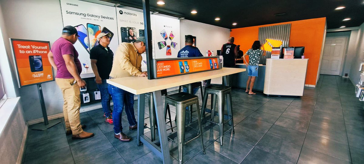 NEFFGEN's tweet image. LOVE seeing our happy customers flooding our doors here in South Florida to take advantage of the amazing offers available at @boostmobile !! We have some amazing events lined up so stop in this Labor Day weekend to check them out! @BoostAJP @seanlee9 @BoostKelly   #BoostLaborDay