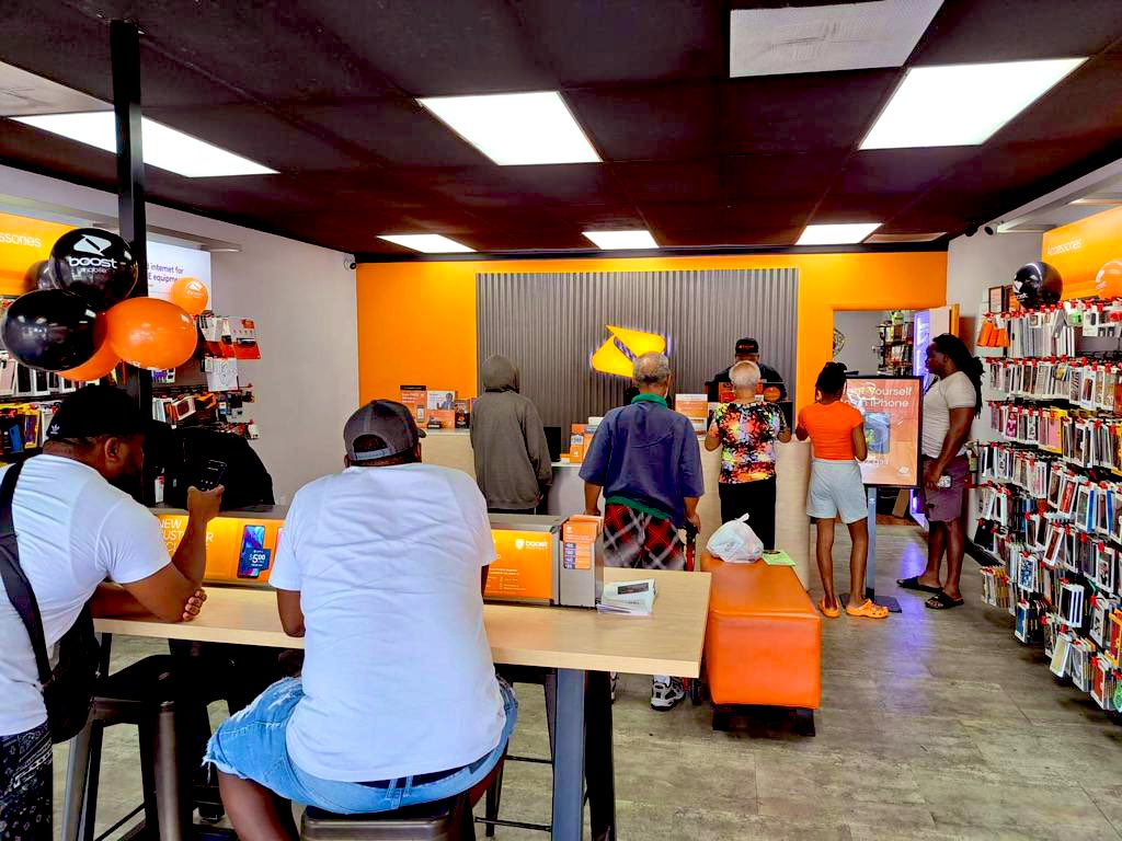 NEFFGEN's tweet image. LOVE seeing our happy customers flooding our doors here in South Florida to take advantage of the amazing offers available at @boostmobile !! We have some amazing events lined up so stop in this Labor Day weekend to check them out! @BoostAJP @seanlee9 @BoostKelly   #BoostLaborDay