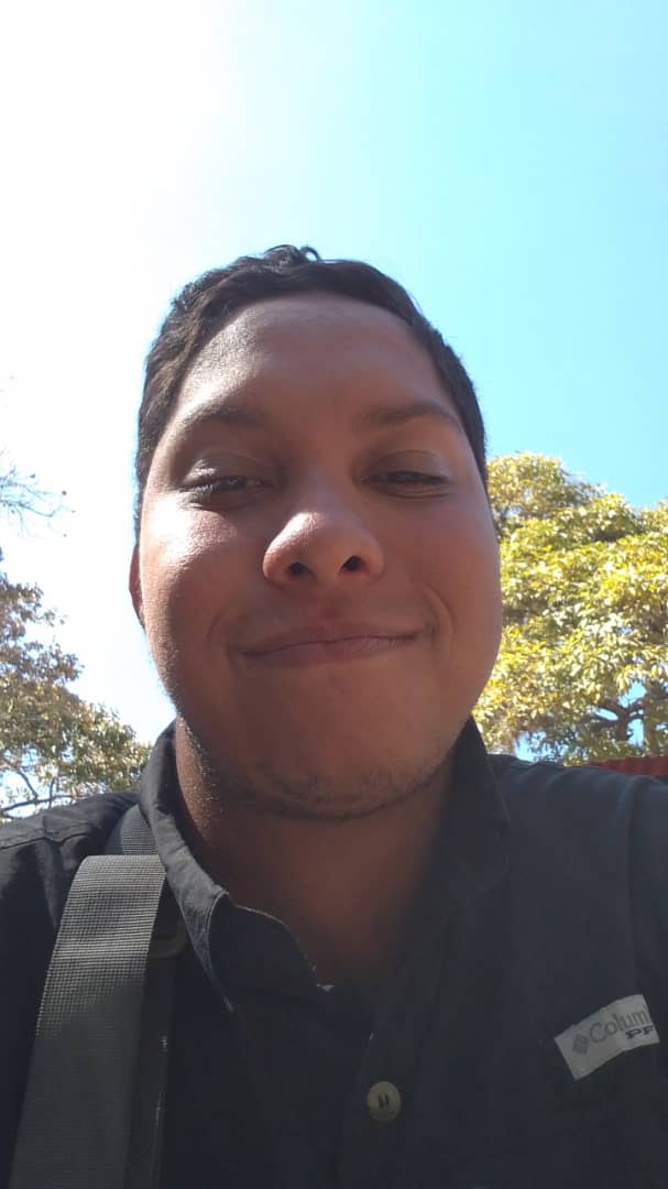 _Provea's tweet photo. Familiares de John Álvarez, estudiante de Antropología de la UCV y miembro de la Comisión de Usuarios del comedor universitario, denuncian que el joven fue detenido arbitrariamente por efectivos de la PNB y hoy fue presentado ante el  Tribunal 13° de Terrorismo https://t.co/N8J8KiY8UV