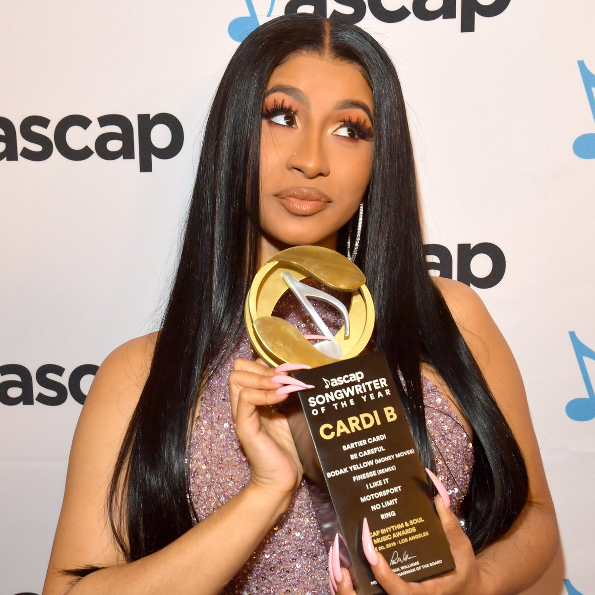 Machiav78's tweet photo. @fwwwvww @Den__gue @PopCrave Provide receipts that she "didn't" write the album. Y'all say anything.. And I'm not sure you have listened to THE LEGENDARY INVASION OF PRIVACY cuz wtf you saying? And cardi is a Songwriter and you shouldn't discredit her for that. Iop was better than those albums and still is https://t.co/D7jUjTxcLD