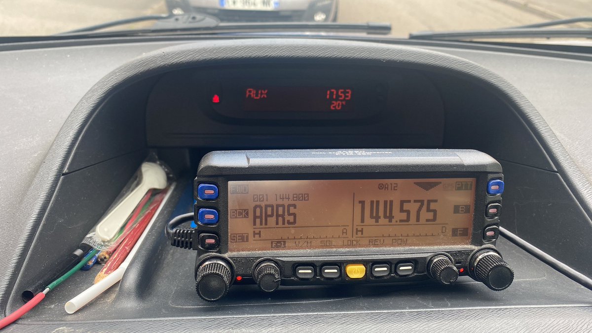 LE_F4GXS's tweet photo. C’est beau !!! 😍🥰😘
#HamRadio #AmateurRadio 
#Radioamateur #Yaesu #FTM350 #Mobile #FM #APRS https://t.co/VSMwzcwASU