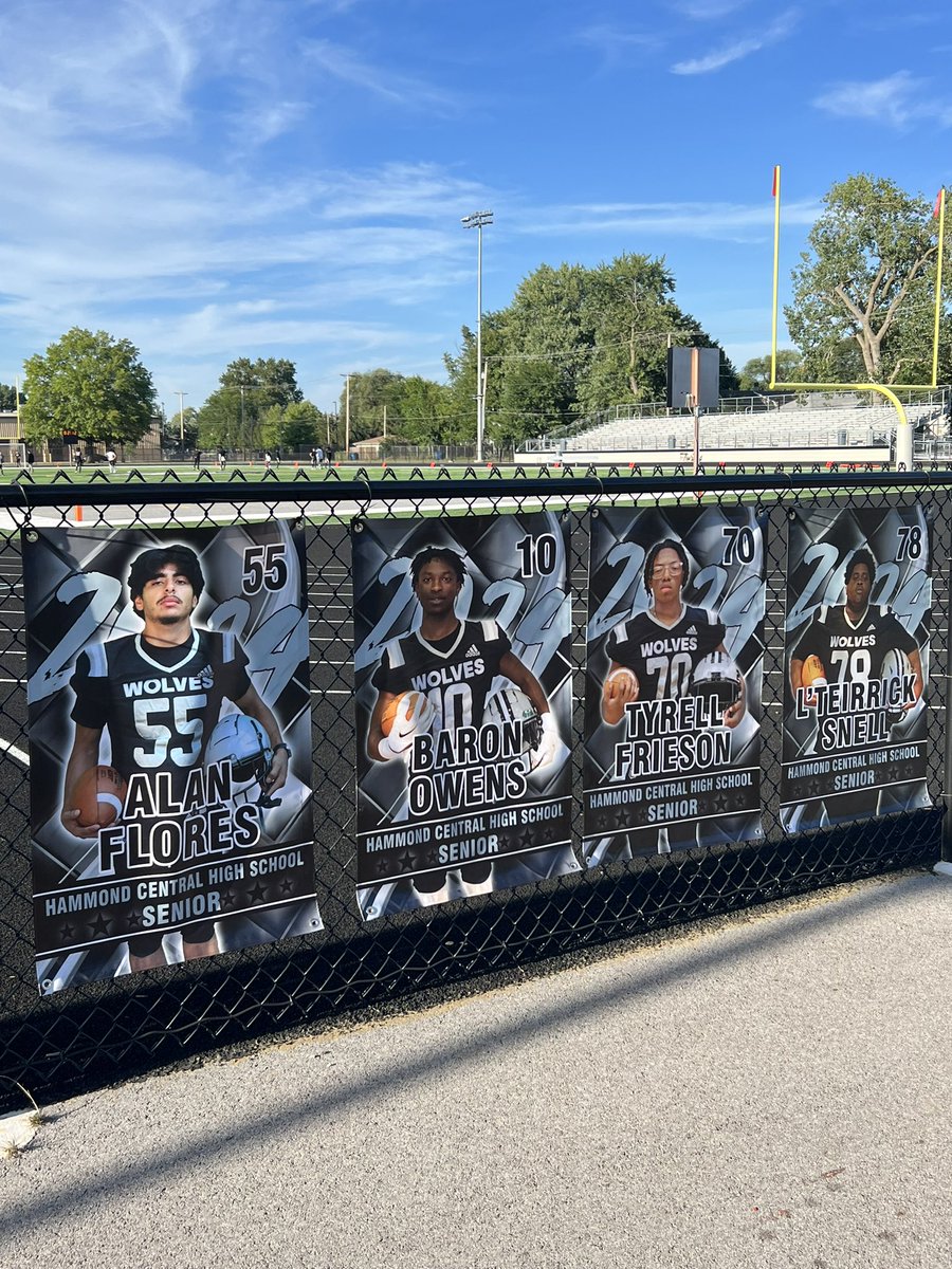 hcwolvessoftbal's tweet photo. Senior night 🎉🐺🏈🖤🩶 @HCWolvesFootba1 @hcwolvesathlet1 https://t.co/2XFkIERTDa