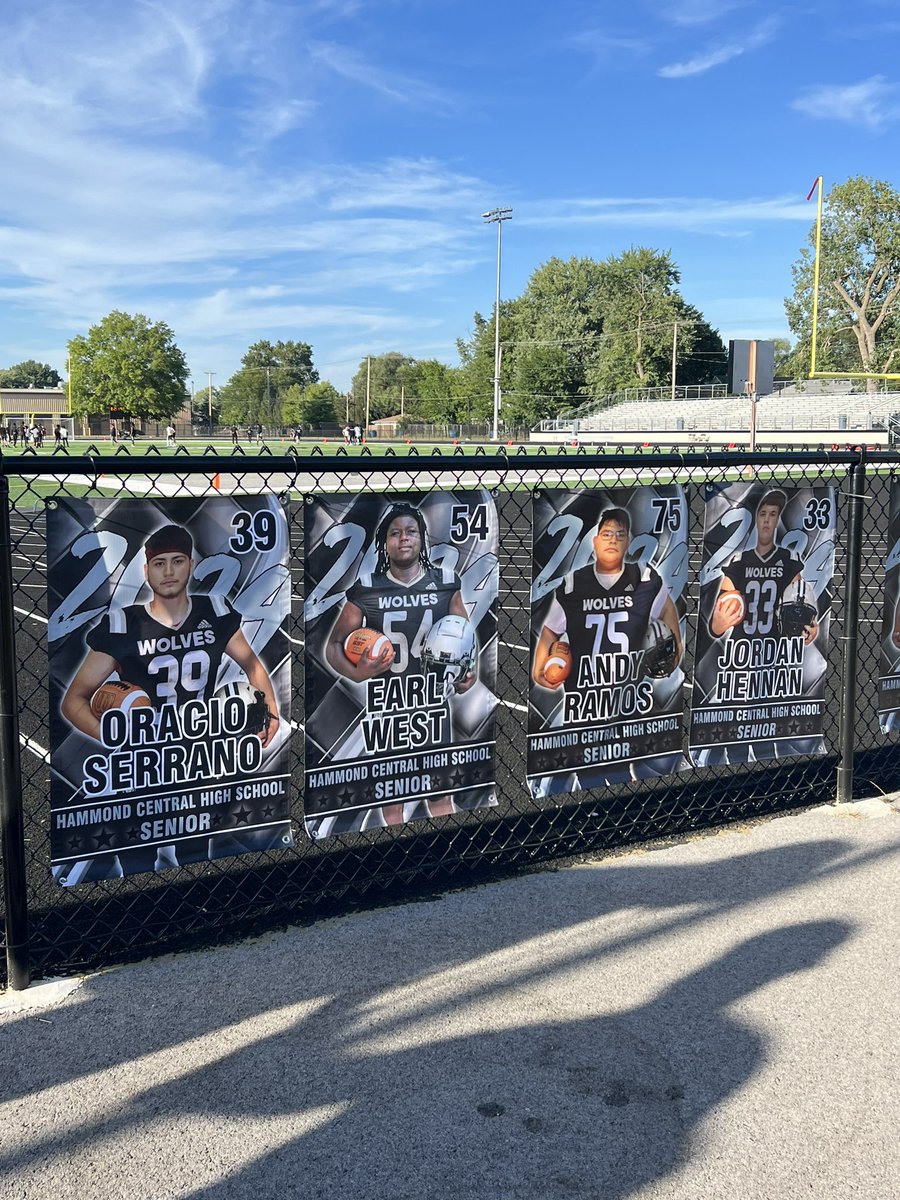 hcwolvessoftbal's tweet photo. Senior night 🎉🐺🏈🖤🩶 @HCWolvesFootba1 @hcwolvesathlet1 https://t.co/2XFkIERTDa