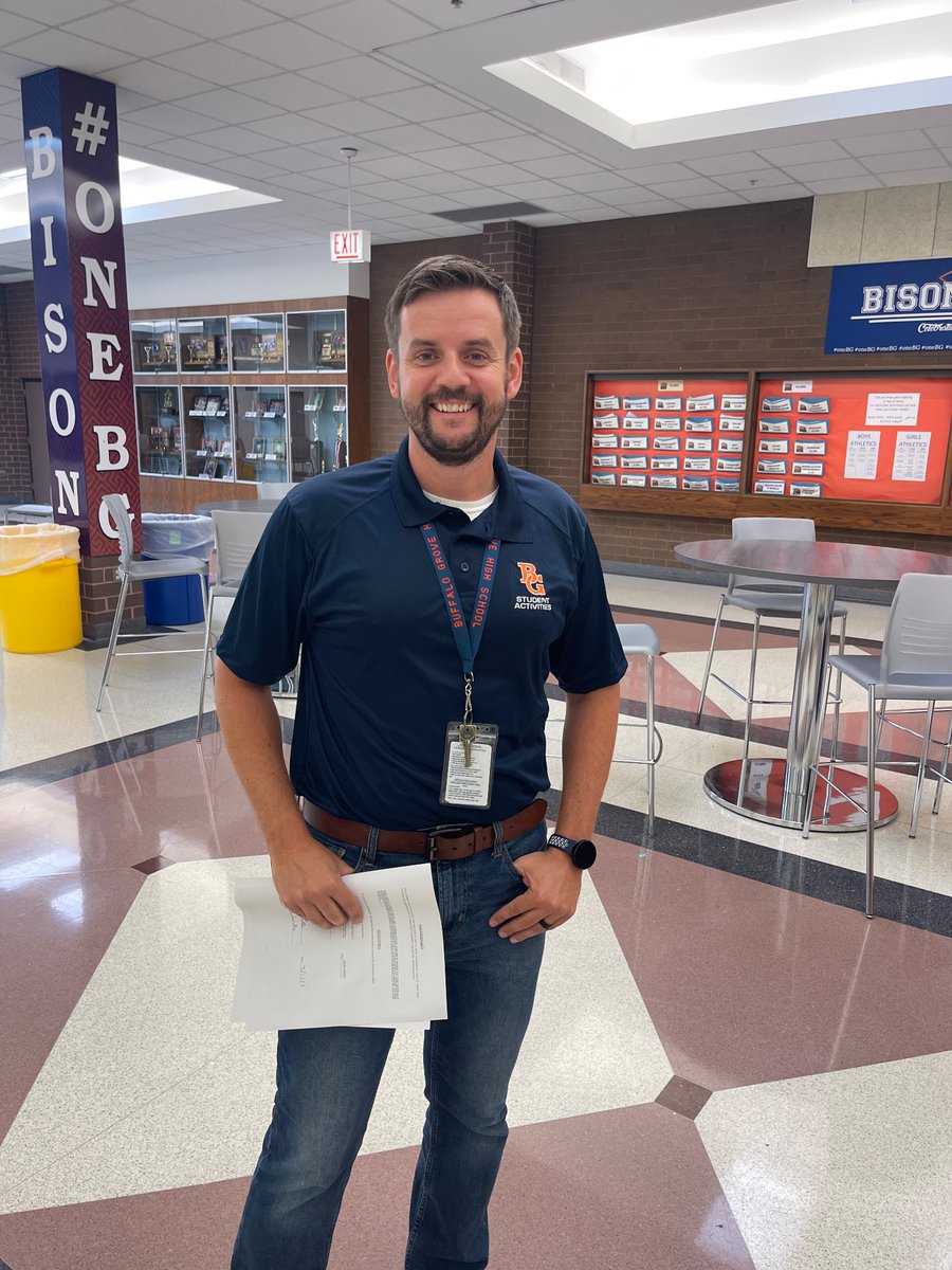 BisonStuGov's tweet photo. Dean Wrobel rocking the new Student Activity polo!! @BG_Bison #oneBG #FightOn #BGBelong https://t.co/1XpvGJG7Y1