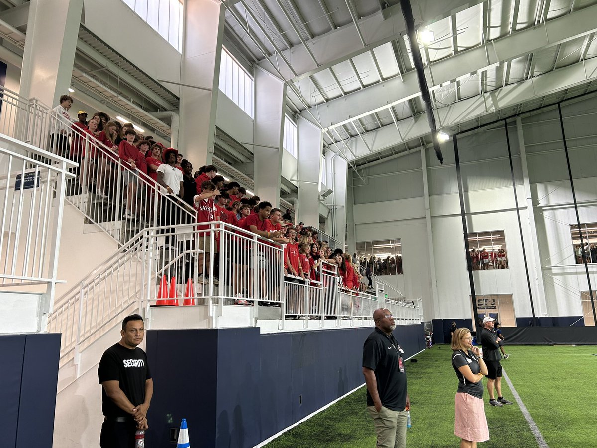 Excited to have two great #Highschoolfootball teams here at <a href="/TheStJames/">The St. James</a> this evening for #FridayNightLights Good luck <a href="/SSSAS_Athletics/">SSSAS Athletics</a> <a href="/OConnellHS/">Bishop O'Connell High School</a>