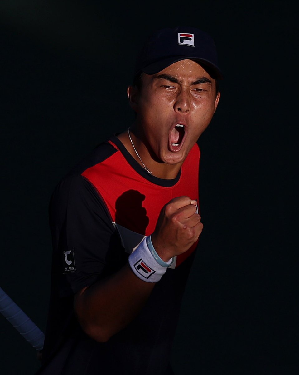 AustralianOpen's tweet photo. Remember the name: Rinky Hijikata 🔥🔥🔥

The Aussie wildcard defeats Zhizhen Zhang 6-3 6-3 4-6 6-3 and advances to a Grand Slam fourth round for the first time.

#USOpen https://t.co/4R34tkzrQo