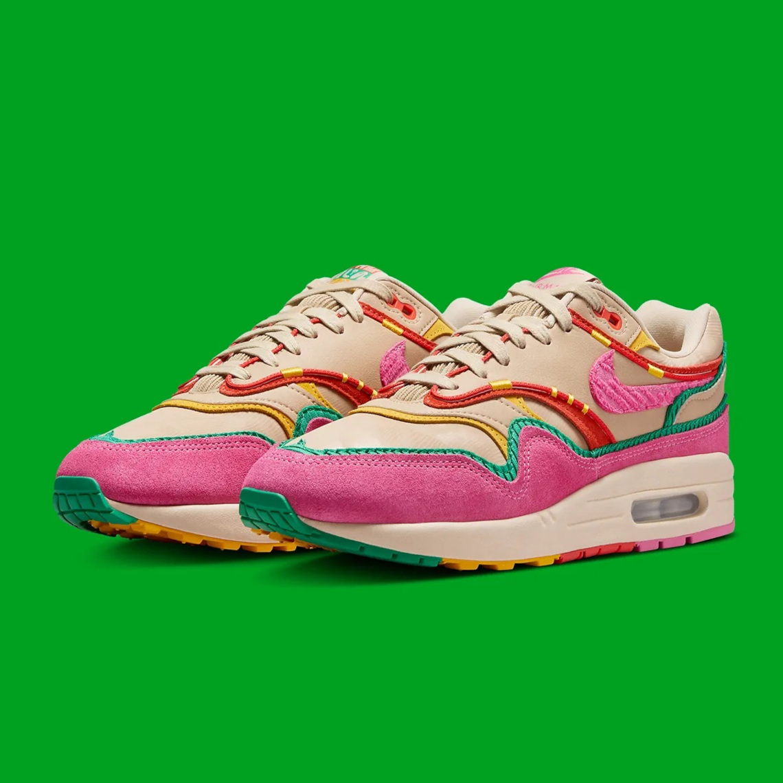 SneakerNews's tweet photo. Nike's "Familia" collection celebrates Hispanic Heritage Month 🎉 

Are you a fan of this special Air Max 1? https://t.co/vaiFyyp3Ia