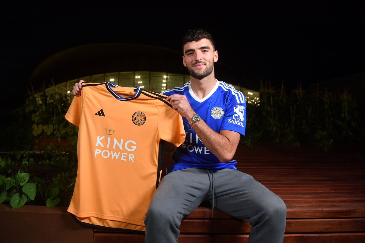 A proud day for me and family signing for @LCFC , I can’t wait to get going and to play infront of you fans at the king power. 🦊 Also I would like to thank @Everton for the last 10 years of my time spent at the club and for everything they have done for me and my family. 💙