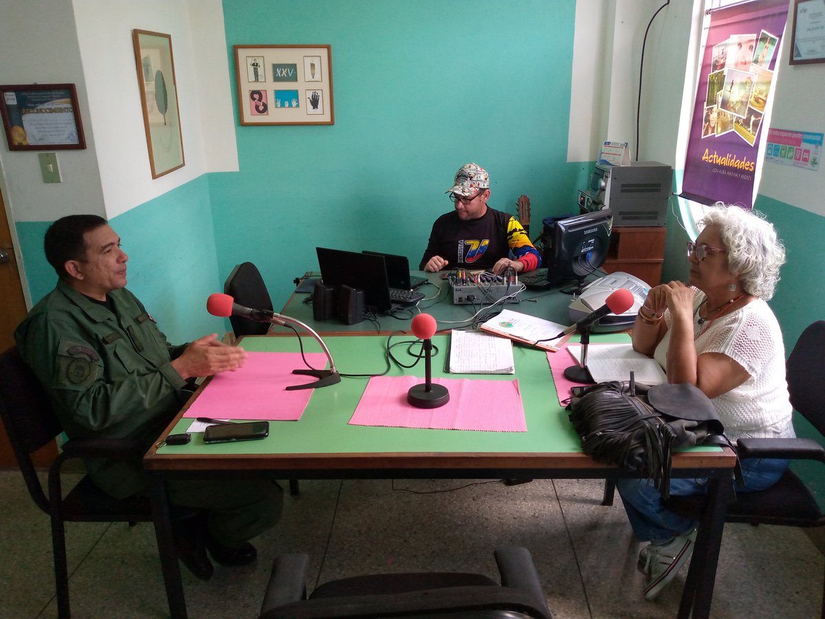 nucleoyaracuy's tweet photo. TN. Eduardo Jesus Palacio Querales Decano UNEFA Núcleo YARACUY, asistió a programa de Radio Acontecer Yaracuyano y algo más, con la Licenciada Ingrid Parra por Zona Zur 99.3 FM. https://t.co/8CYU74zvOJ