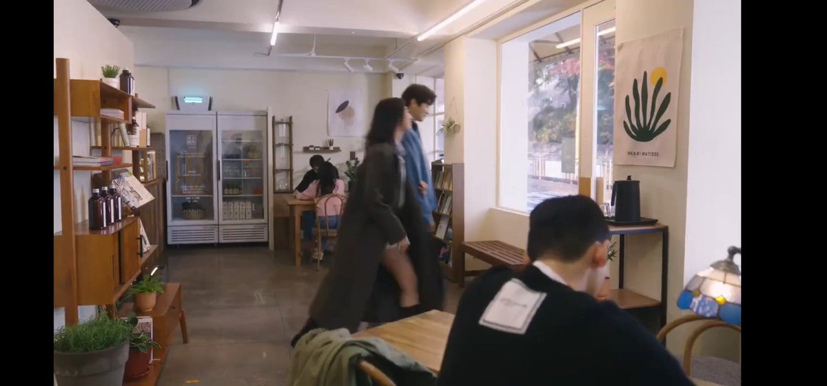 AkrgFullMoon's tweet photo. #수업중입니다2
•• 🔳🎓 #LoveClass2Ep7~Ep8••
#LeeHyun y #KimAn logran consolidar su relación después de ver el collage, #MinWoo con celos logra que #Maru confiese sus sentimientos y el #AuxiliarMing y #JooHyuk después de verlo y malinterpretar🥹terminan su relación
AKRG🌙 https://t.co/r8t0MY1nE2