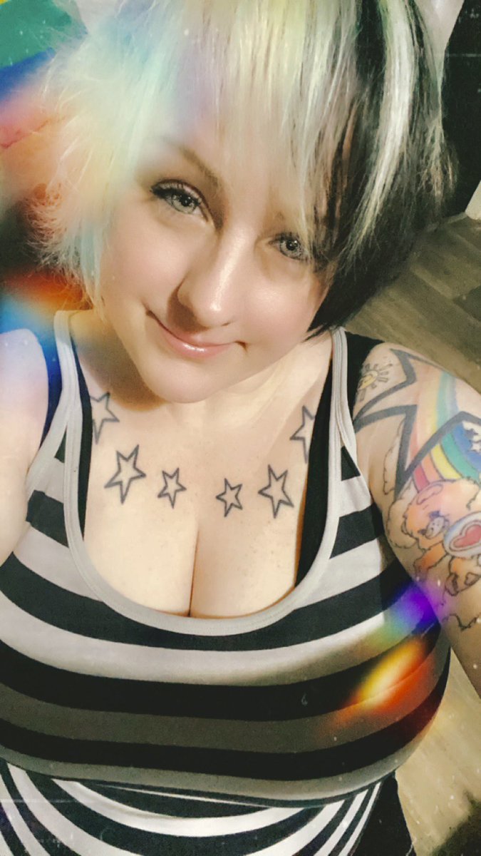Vampicca_Nat's tweet photo. Photo 1 : Love a good Snapchat filter 😻
Photo 2 : No filter 😳
#FilterVsNoFilter #BornInThe80s https://t.co/QO01eqIu0J