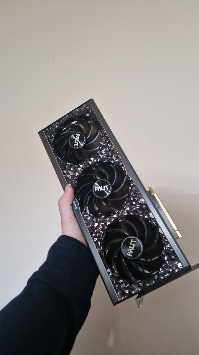 Wish I'd bothered to see how big a 4080 was before pulling the trigger 🤣🤣