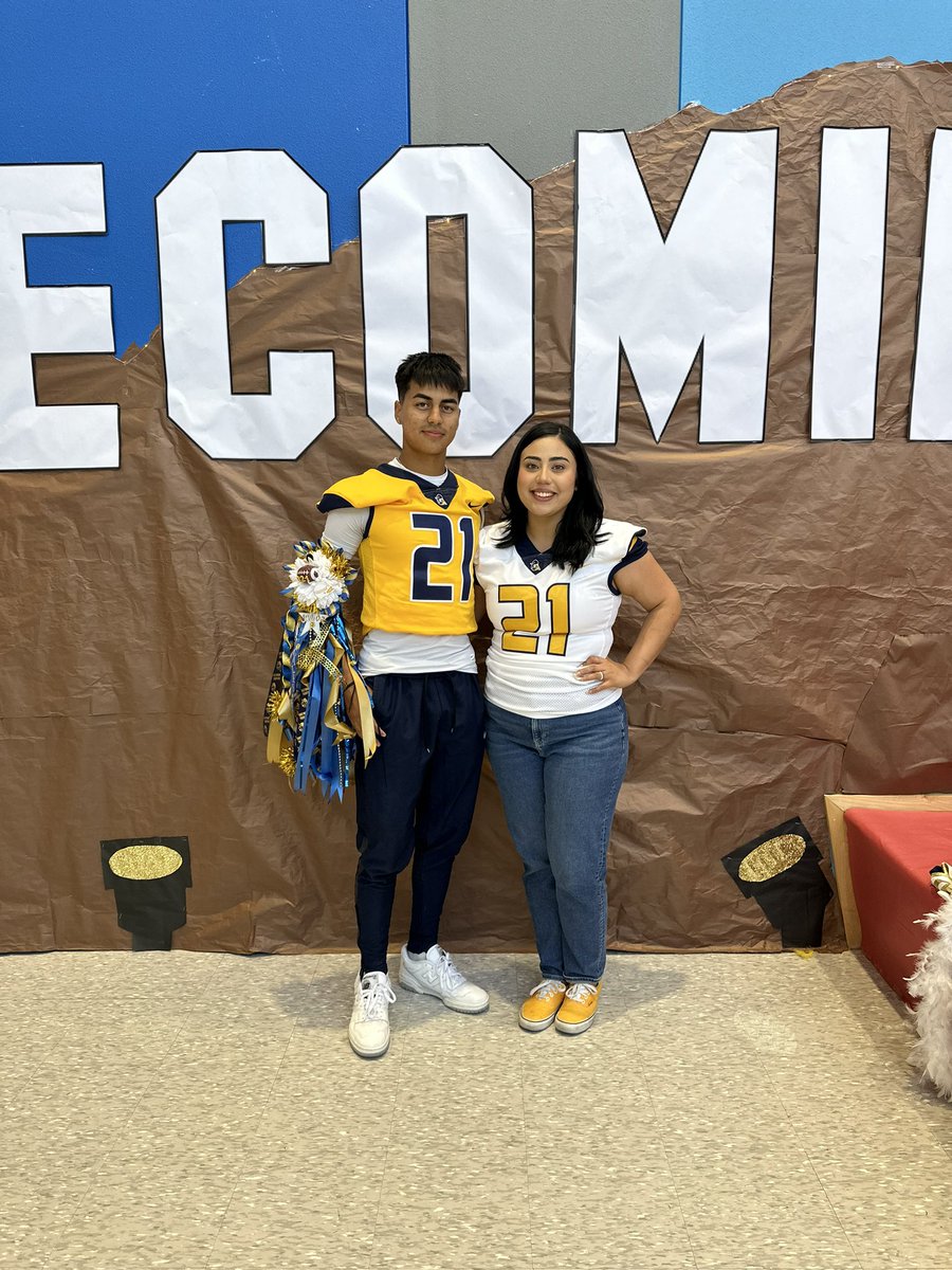 My favorite tradition! 💙💛 it’s been such a joy to watch Caleb grow as a leader since his freshman year and I’m happy to rep #21 tonight on our first and homecoming game 🏈✨ GO TROOP @EastwoodHQ