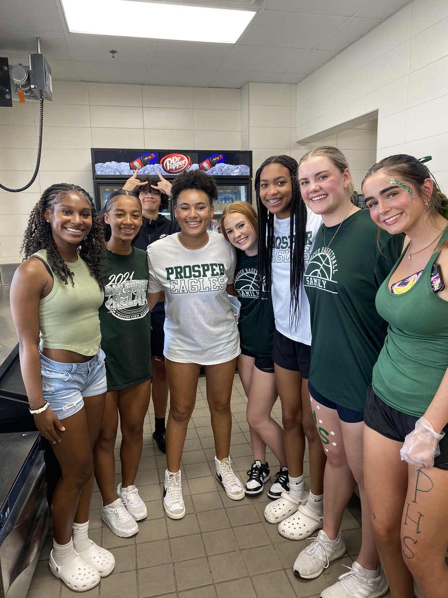 ProsperGirlsBB's tweet photo. Our underclassman bball girls are ready to serve PHS homecoming community. #ProsperHS #bball https://t.co/6ruFcnnVyT