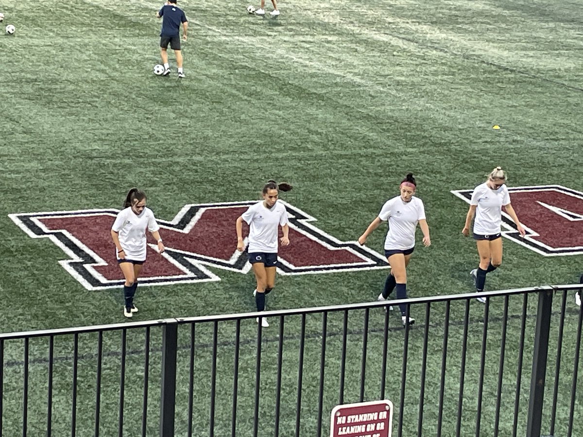 yap_kirby's tweet photo. @kylieyap15_ ‘s starting tonight against @RoanokeCollege! #debutgame #PSH #5 #leftwingback https://t.co/JEHZks4u9J