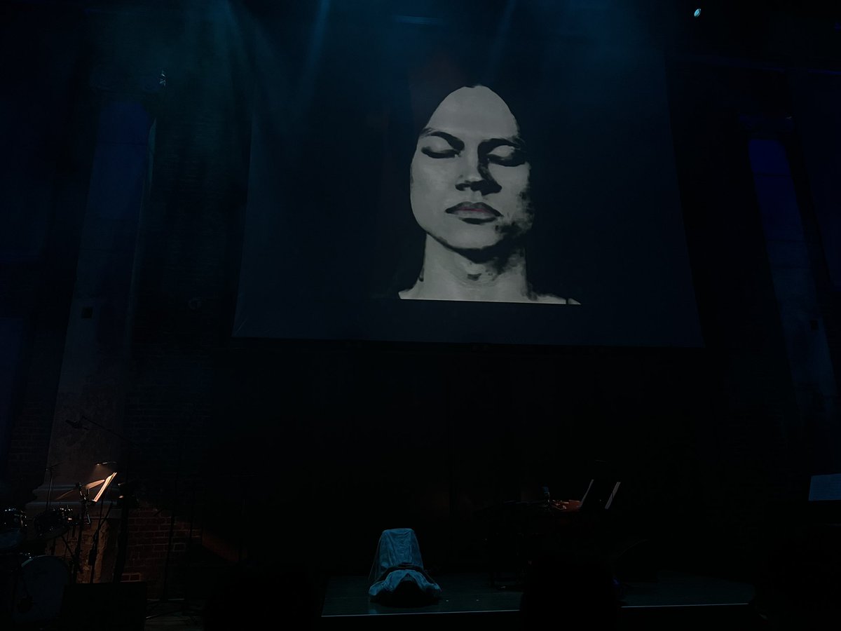 I was stimulated and deeply touched by how @mantawomanai deterritorialized and reterritorialized the Yangqin. It was as much about the instrument as it was about (unmasking) the person who plays/has a relationship with it - not merely as a virtuoso but as a very lovely human.