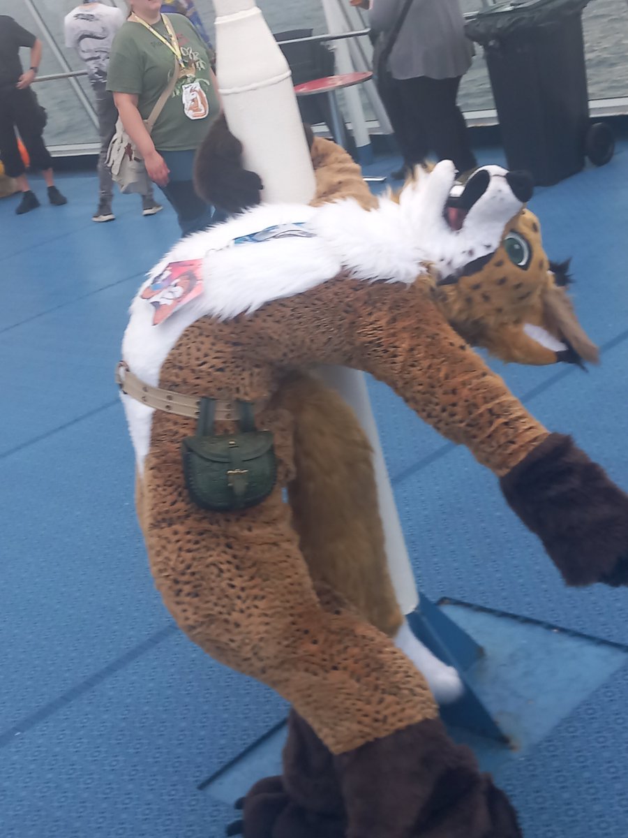 FrostclawArt's tweet photo. Some fox doing lynx things on #FurFloat2023
#FursuitFriday https://t.co/tJcmFmEmNC