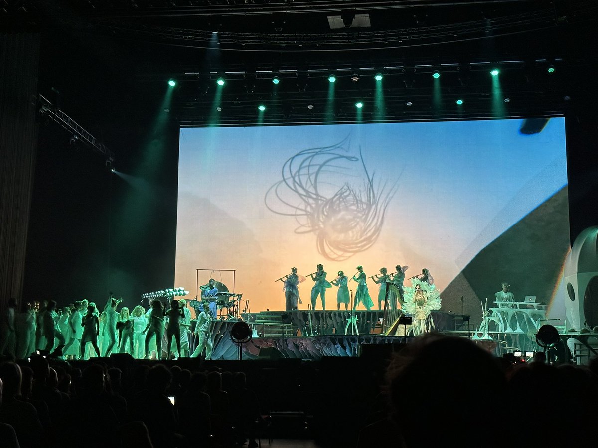 tcouto's tweet photo. Bjork - Cornucopia https://t.co/g3z1kJ4rCU