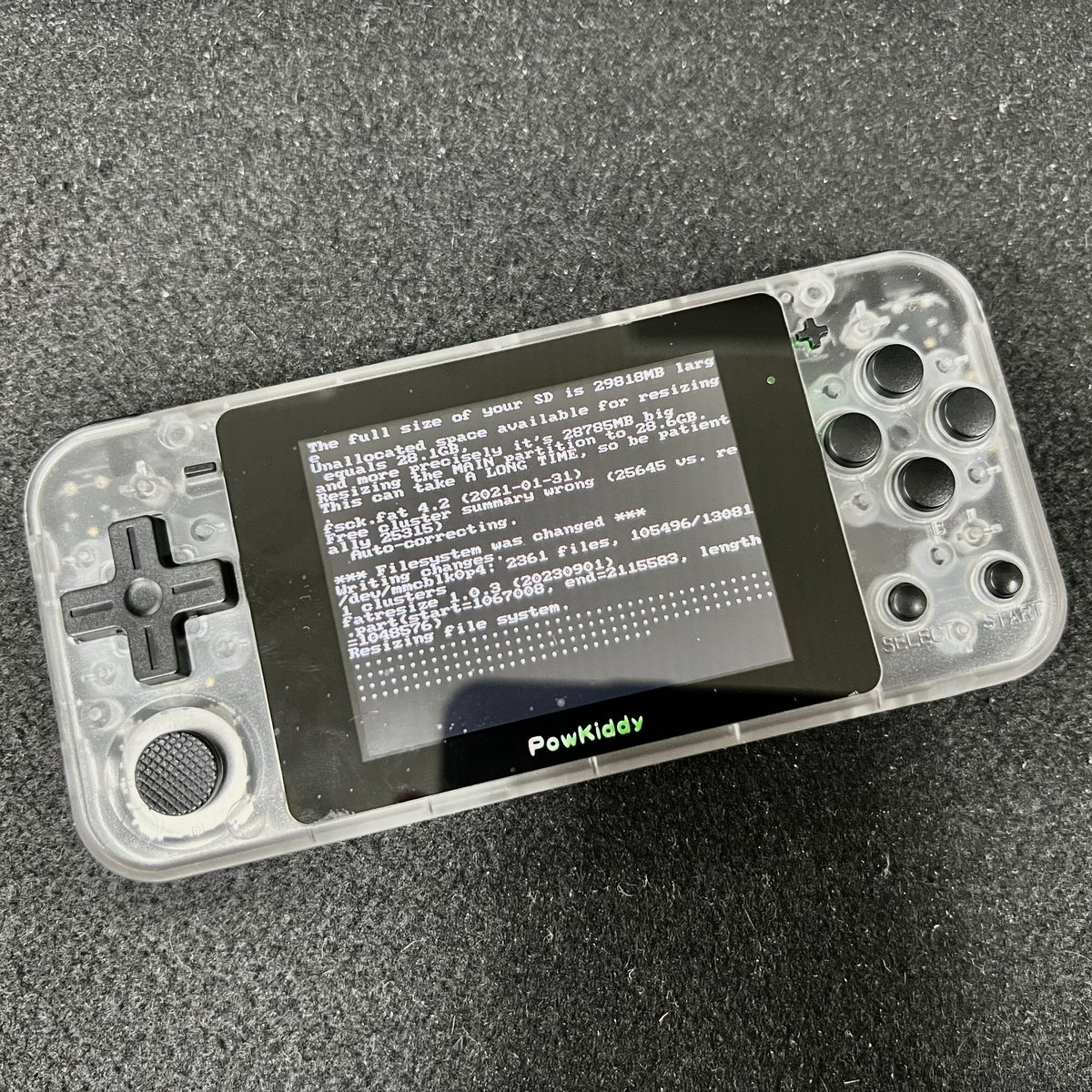 retrodcpndsgnxx's tweet photo. ゆうべダイソーで調達してきた32GBのSDカードに、今朝リリースされたばかりの #plumOS 1.1.0を導入中〜✨というかあっさりパーティション拡張も終わって起動、ロゴかわいい☺️
gmenu2xひさびさだぁ😊
#powkiddy #Q90 https://t.co/CqNTW5rekp