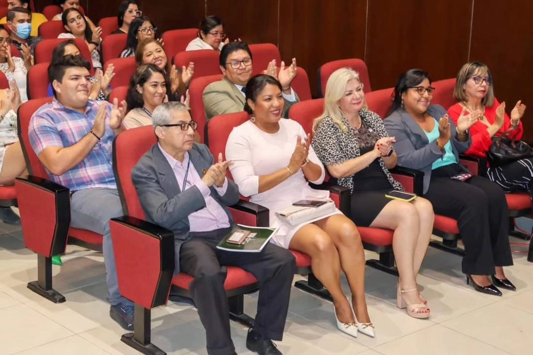 bienestarug's tweet photo. En el Paraninfo Rafael Brito Mendoza, se realizó la presentación de la revista científica CONEXIONES UG cuyo objetivo es difundir temas orientados al impulso científico-social, para la resolución de problemas fundamentales de las realidades socio educativas y comunitarias. https://t.co/ChUASgv8t3