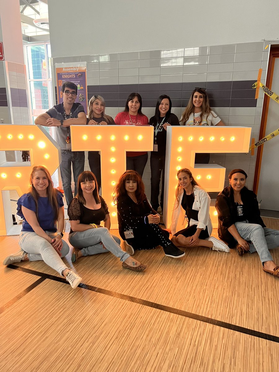 PCho_IES's tweet image. Day 5 of PBIS; dress to impress &amp;amp; our dance! #KnightsChangeTheWorld 🌏#ItsAnItuarteThing 💜🧡🏰