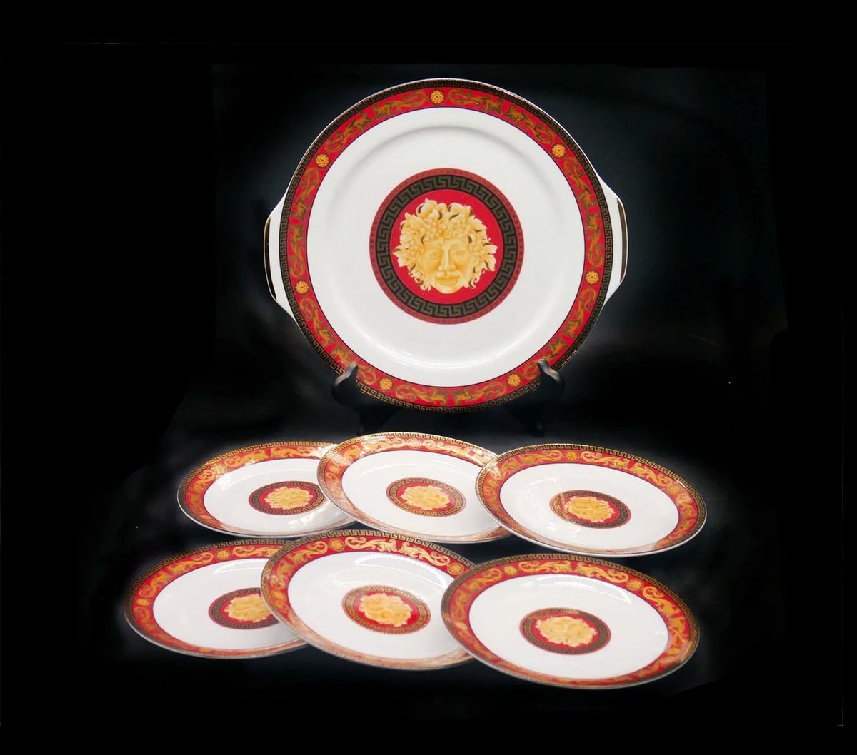 G97816960Girl's tweet photo. Casa Elite Juno boxed set of plates. Six dessert plates, one lugged serving plate. https://t.co/BI7oAX5cBb via @Etsy #BuyfromGroovy #antiqueshop #tableware #vintagetableware #teatime #teaparty #coffeetime #CasaElite #CasaEliteJuno #dessertservice #EtsySellers https://t.co/ym08h4s0jF