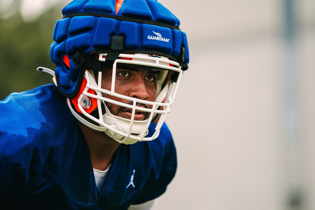 ricks5550's tweet image. When the NCAA makes the outside helmet padding mandatory will these stupid targeting reviews go away?