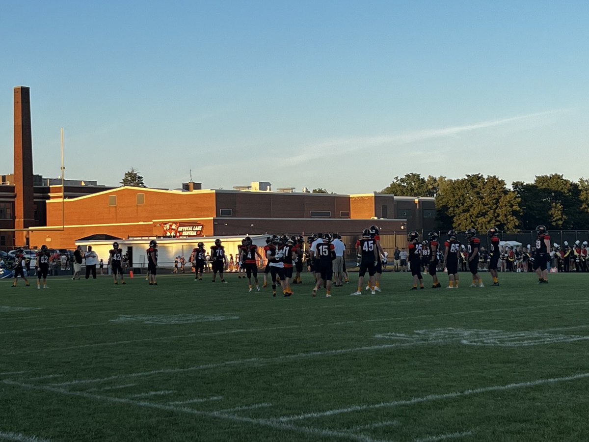 CarsonSterk's tweet image. It’s Friday night! Let’s go Tigers!! #werclc ⁦@clcathletics⁩