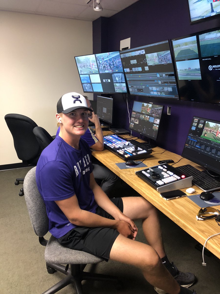 JeniferLDavis1's tweet photo. EHS Audio Visual pathway partners with BCC this year for FB productions. Awesome opportunity for our kids to learn from college students, their teachers, and even some Wildcat Football alumni with Ethan Manke! All working together for #PartOfThePride! https://t.co/rxMISpH7Iz