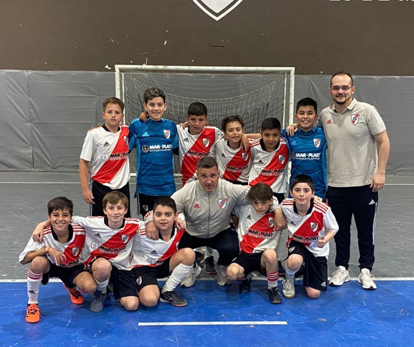 carpfutsal's tweet photo. #Masculino #Inferiores 

8va División

River Plate 2 - Platense 2

⚽: Federico Méndez Zaganias  x2.

🟥: Thiago Griffiths.

#VamosRiver⚪🔴⚪ https://t.co/tDEiTKnoHw
