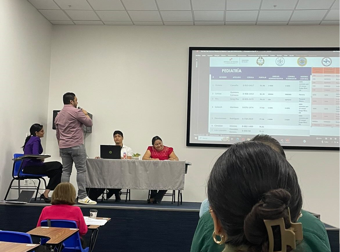 Ni yo me lo creo, pero bueno...la suerte es lo que ocurre cuando la preparación coincide con la oportunidad🤩
MR de Pedia pueeeees 😍🥰.
Un buen día para encontrarme con muchos amigos que también inician esta etapa adjudicando plazas para sus residencias 🥹💪🏽