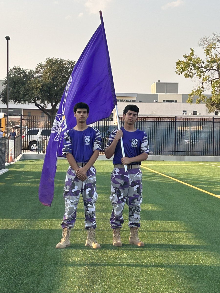 It’s a good night for some <a href="/BrackFBall/">Brackenridge Football</a> ! #BrackFamilia #ALLIN #TheNest #BrackJROTC <a href="/BrackBand/">Brackenridge Mighty Eagle Band</a> #BrackPep #BrackDance