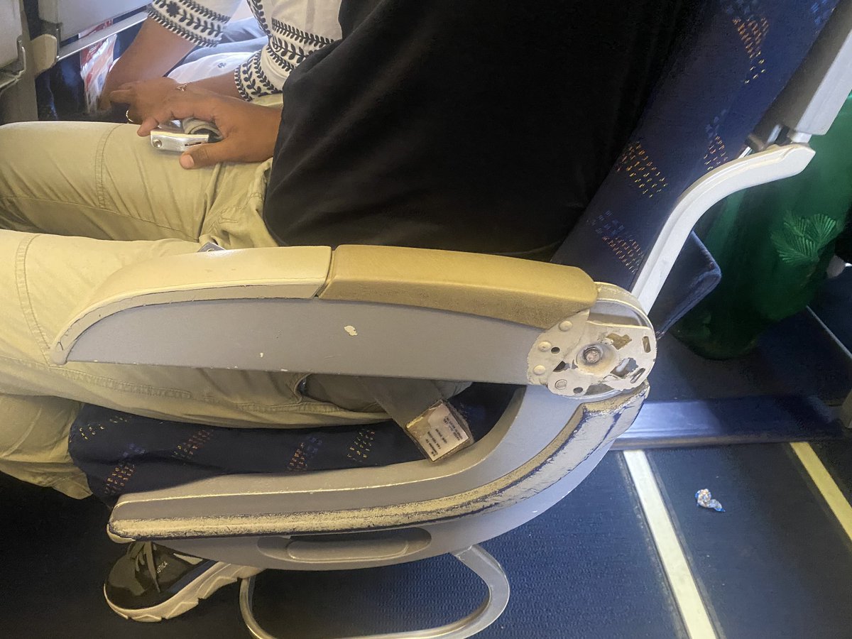 iamamani1's tweet image. &quot;Just had a harrowing experience on a flight with @flyspicejet SG 495. The aircraft seemed poorly maintained and made me question my safety throughout the journey. 🛫😬 #SafetyFirst #FlightExperience”