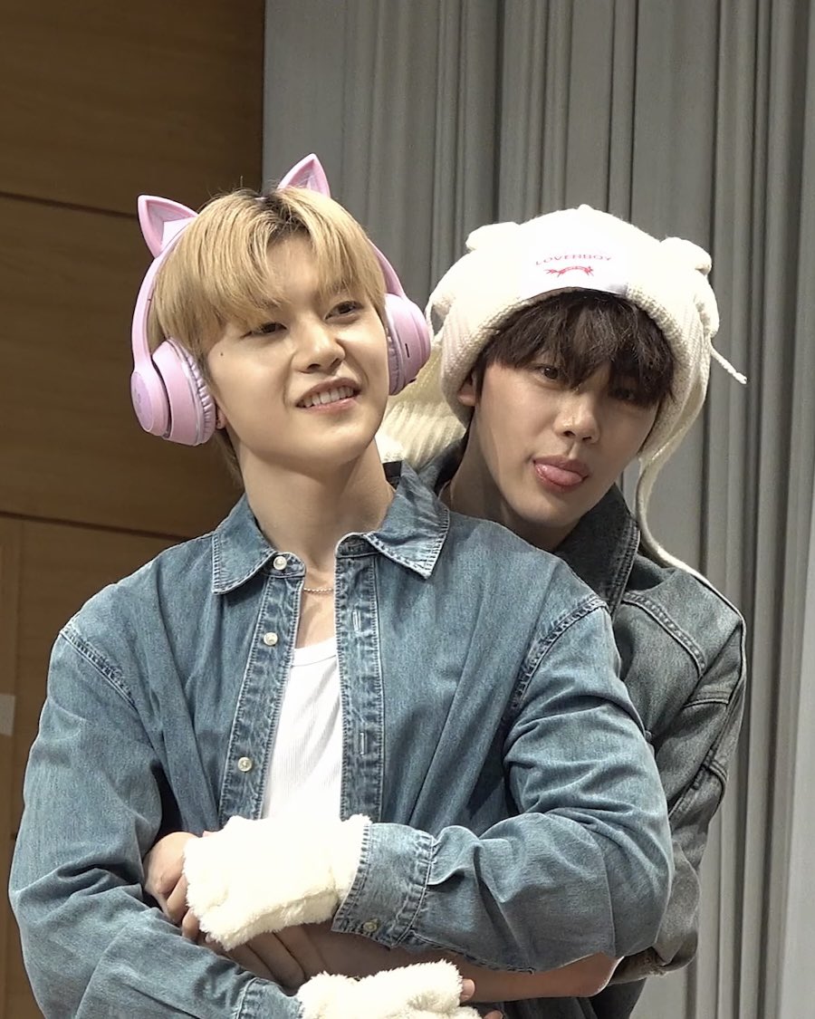 deerkgv's tweet photo. So cute 😭😭😭 https://t.co/lk1TQYpfVx