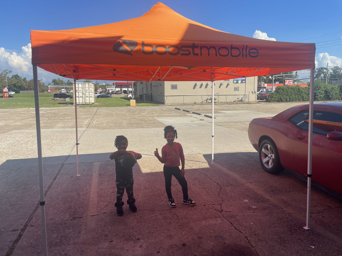GeovanaNicoliAE's tweet photo. 1036 LaPlace Boost Mobile Labor Day event insights and pictures from event. Everyone do not miss out on a opportunity to get a great bundle deal. Prepaid internet and phone deals.
#LaplaceLouisiana
#BoostMobileNation #BoostMobileLaborDay @Boostkelly @Boostmobile https://t.co/c67zW05N8C