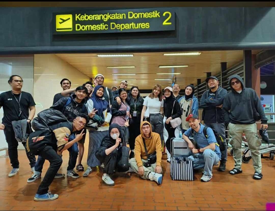 jihansabila254's tweet photo. KEJERRR GUAAAAAA 😭😭😭😭😭 PELUK JAUHHHHH😭😭🥹
Cr: kadimas
 #UsutTuntasBumiFestMakassar https://t.co/YOQsQb1eby