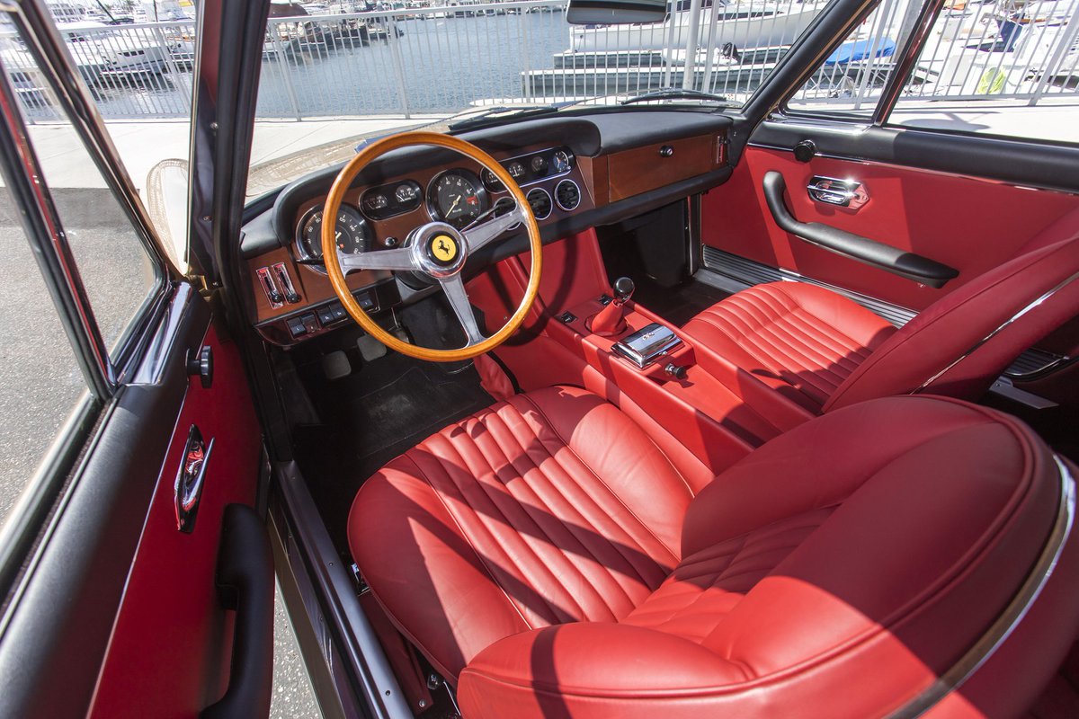 UltimativCars's tweet photo. #QuailAuction2023
The #Ferrari #330GT 2+2 #Series2 (1965-67) was made in 460 units (424 #LHD|s, 36 RHDs), which was by far more elegant than its predecessor series (see attachment).
This '66-unit in #OroChiaro over #Rosso-interior was estimated at $350-450k to be sold at $357k. https://t.co/IheQdleeV1