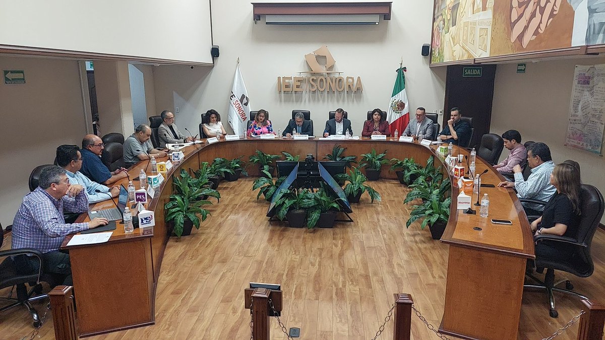 Inicia la sesión extraordinaria de Consejo General del #IEESonora, sigue la transmisión: 
youtube.com/live/vOBuYylH5…

Presentes <a href="/neryruiz/">Nery Ruiz</a> <a href="/almaalonso19/">Alma Alonso</a> <a href="/LindaVCalderon/">Linda Calderón</a> Cecilia Grijalva, Benjamín Hernández, <a href="/Dr_DanielRod/">Daniel Rodarte</a>, Arturo Kitazawa, SE Fernando Chapetti