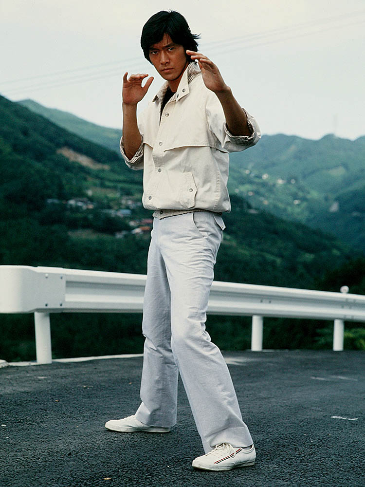 スカイライダー 登場作品:仮面ライダー(新) 変身アイテム:トルネード